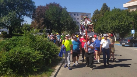 Peste 70 de credincioși din comuna Lăpuș au pornit și anul acesta pe jos spre Mănăstirea Nicula
