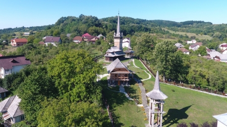 Biserica de lemn din Buzești, una dintre bijuteriile Țării Codrului