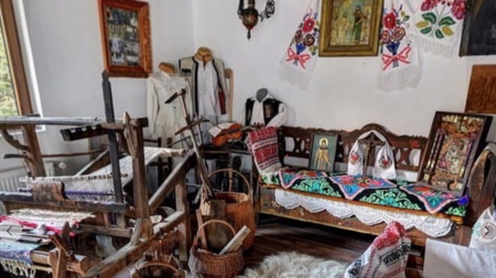 La Mănăstirea Chiuzbaia este amenajat și un muzeu; Se promovează cultura și tradițiile populare autentice