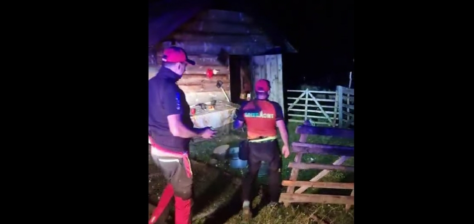 Salvatorii montani s-au deplasat azi-noapte la o stână situată în zona Creasta Cocoșului; Ciobanul s-a plâns de dureri puternice în piept