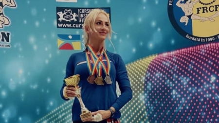 Campionatul Național Fitness Challenge: Cecilia Ardusătan, campioană a României la proba individual silver master, plus încă două poziții pe podium