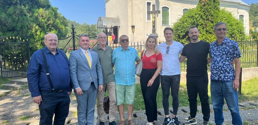 Astăzi, în Băița: Ács János, fost dirijor al marilor tenori, Luciano Pavarotti, Plácido Domingo și José Carreras, în locurile natale ale mamei sale