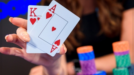 Sfaturi și strategii specifice jocului de poker online