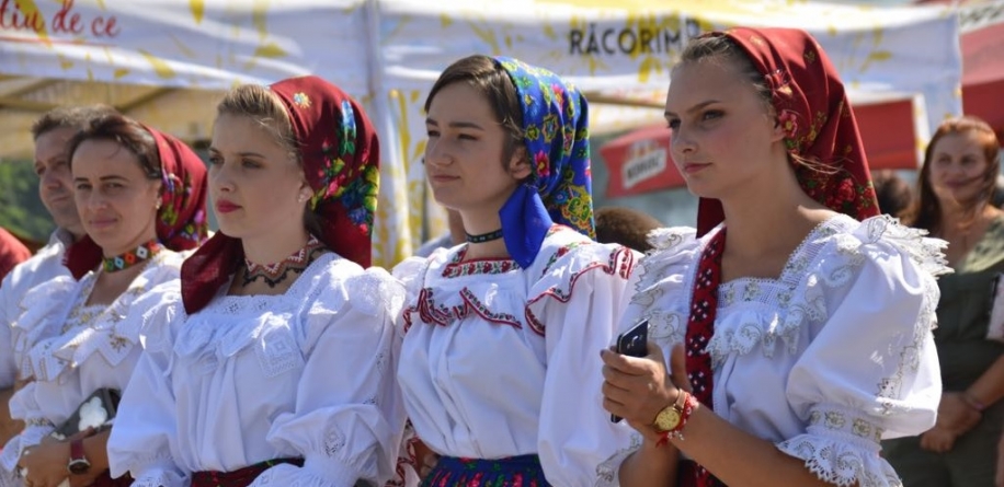 „Pântru mândra din Botiza”, ediția 23: Artiștii de folclor vor dărui un regal muzical; DJ Project și Cosmin Seleși, prezenți pe scena evenimentului
