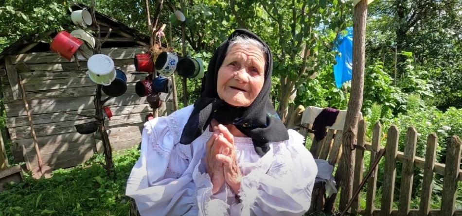 Ioana Boroica din Poienile Izei a împlinit 100 de ani; A fost la doctor doar o singură dată până la această vârstă