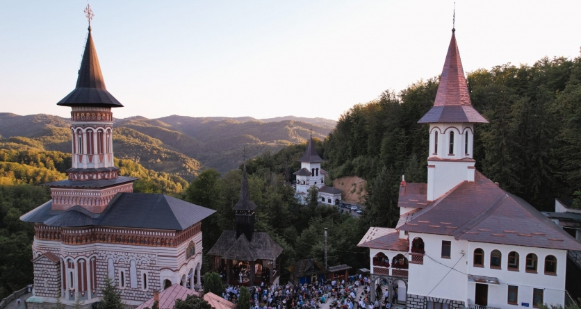 Centenarul Mănăstirii „Sfânta Ana” din Rohia: Un Secol de Credință și Spiritualitate