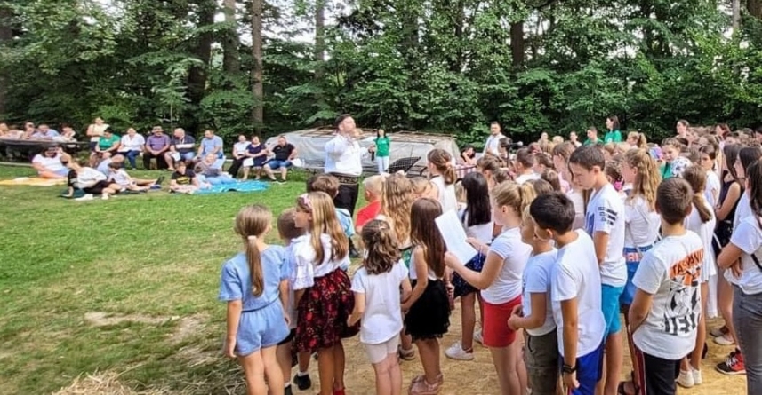 „7 arte în 7 sate”, la Șișești: Deputatul Călin Bota, prezent la atelierele culturale