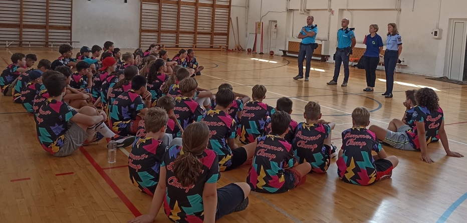 „Wild Cats” la discuții cu jandarmii maramureșeni