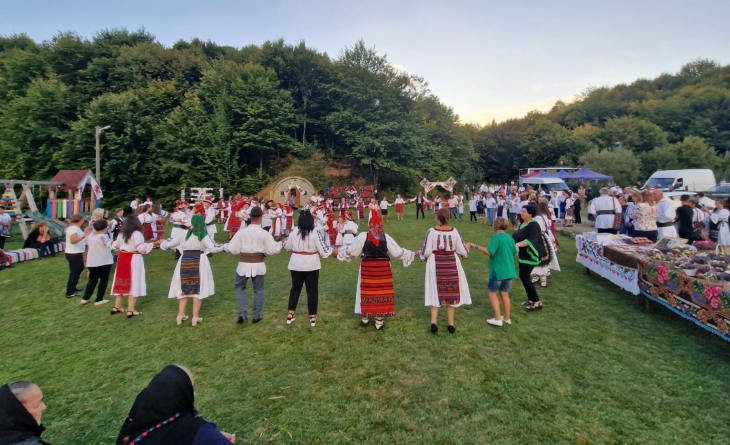 „Joc în sat” – tradiție, joc și zâmbet în Lăpușul Românesc