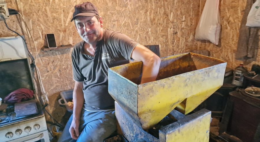 Uleiul de casă al familiei Pop: o poveste de gust și tradiție