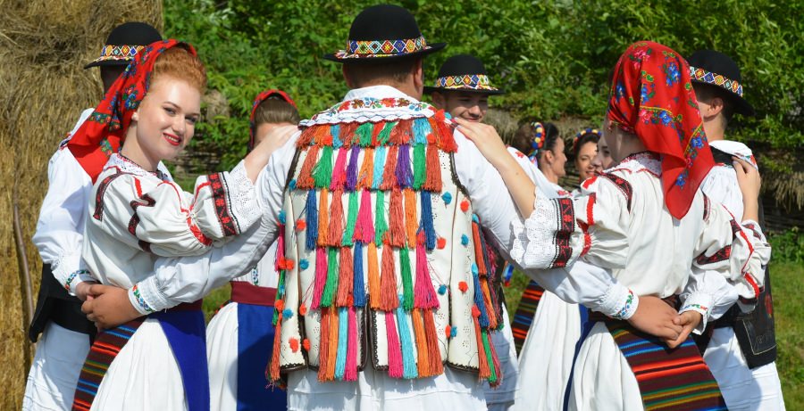 De Ziua Satului Românesc: Ansamblul Folcloric Național „Transilvania” ne invită la joc