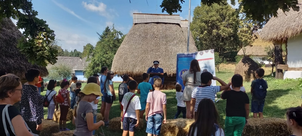 Ziua Jandarmeriei Rurale: Peste 100 de copii și tineri au participat la activitățile organizate de Jandarmeria Maramureș la Muzeul Satului din Baia Mare