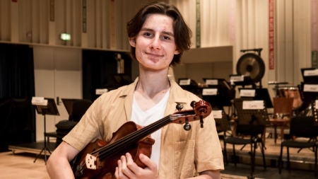 Maramureșeanul Daniel Breban a concertat în Berlin și Amsterdam, făcând parte din una dintre cele mai prestigioase orchestre de tineret din lume