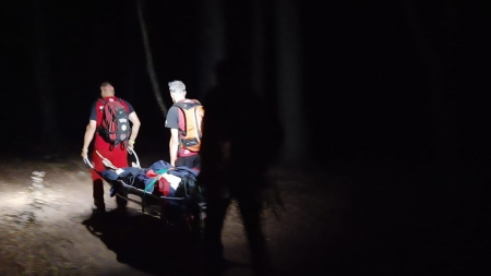 Salvatorii montani au intervenit pentru acordarea primului ajutor unui biciclist căruia i-a intrat o creangă în gambă