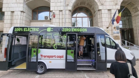 Vor fi achiziționate încă 21 de microbuze electrice pentru școlile din Maramureș