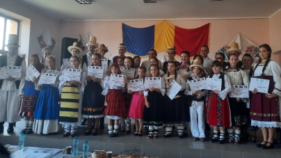 Tânăra Eliza Lazăr a câștigat Trofeul Festivalului de folclor ,,Pe sub poala Codrului – Prânzul miresei Anicuța”, ediția a V-a