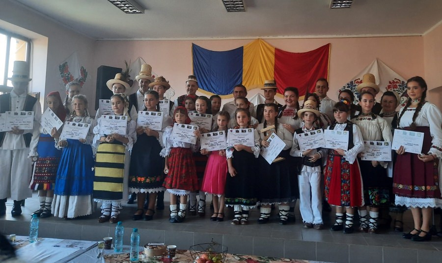 Tânăra Eliza Lazăr a câștigat Trofeul Festivalului de folclor ,,Pe sub poala Codrului – Prânzul miresei Anicuța”, ediția a V-a