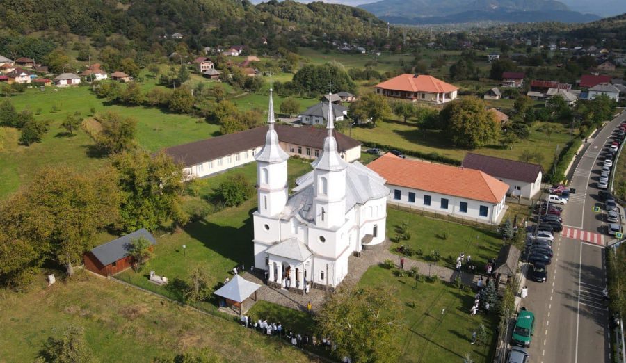 Slujire arhierească la Parohia Ortodoxă Făurești în această duminică