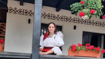 Tânăra Mihaela Ardelean a adus în Maramureș Trofeul Festivalul național „Ritmuri de toamnă pe meleaguri nemțene”