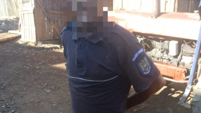 Îmbrăcat cu un tricou de polițist și cu un baston reflectorizant în mână, un maramureșean a simulat oprirea autovehiculelor D.J. 171C