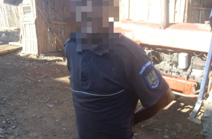 Îmbrăcat cu un tricou de polițist și cu un baston reflectorizant în mână, un maramureșean a simulat oprirea autovehiculelor D.J. 171C