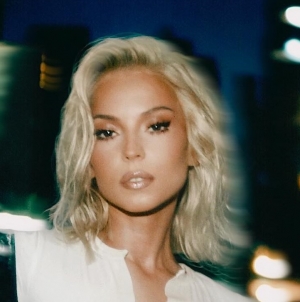 Îndrăgita artistă AMI, invitată la concertul „65 Aniversar” al Ansamblului Folcloric Național „Transilvania”