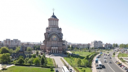 S-au împlinit 20 de ani de la târnosirea demisolului Catedralei Episcopale „Sfânta Treime” din Baia Mare