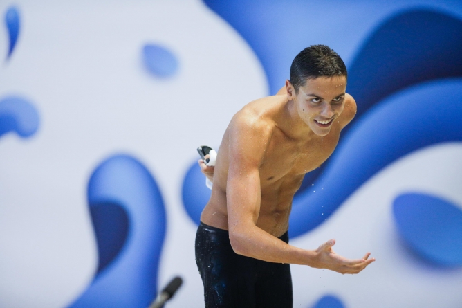 David Popovici, la 19 ani, un campion al sportului, dar și al tinerei generații: Și-a donat aniversarea, pentru o familie de cinci tineri muzicieni