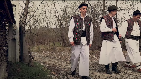 Film etnografic despre „Pieptarele din Vișeu”; Acesta își propune promovarea costumului tradițional de pe Valea Vișeului și Valea Izei