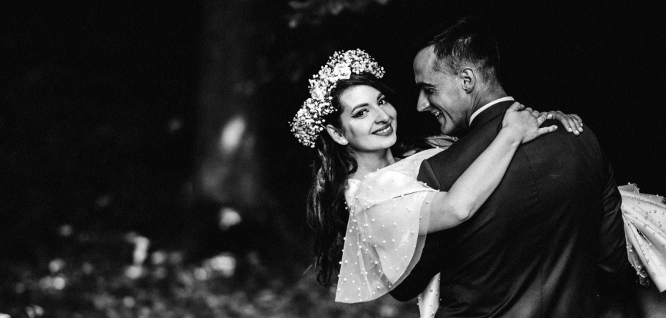 Pompierul maramureșean Ionuț Ahrițculesei, singurul din România care activează la CERN, își unește destinul, cu aleasa inimii, într-un decor superb