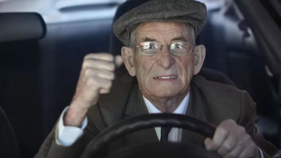 Petiție online despre vârsta maximă la conducerea unui autoturism, după accidentul din Baia Mare: După 70 de ani, retestarea aptitudinilor la șofat
