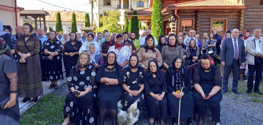 Bucurie creștină de „Nașterea Maicii Domnului”: Biserica Ortodoxă Apșa de Mijloc, în mare sărbătoare; Părintele Iurii Alb, aniversare a activității