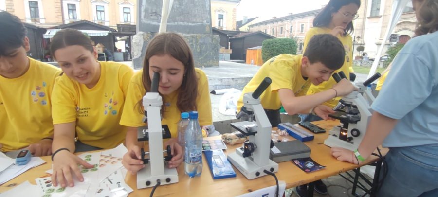 Cocktailul încântător de știință, tradiție și artă: Celebrul Romanian Science Festival în județul Maramureș a cucerit tinerii dornici de cunoștințe