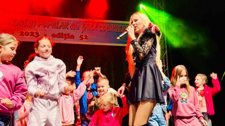 „Târgul Cepelor”: Multă distracție la seara tinerilor