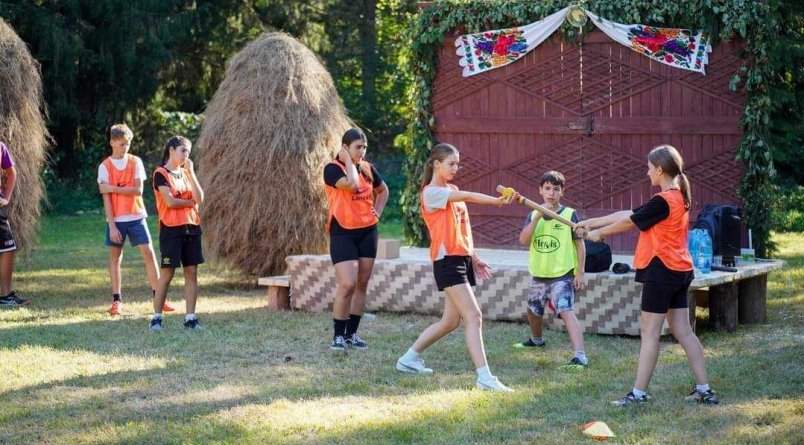 Inițiativă frumoasă la Suciu de Sus: Iubitorii de mișcare au practicat un sport tradițional; Meciul de oină a adus împreună mulți tineri interesați