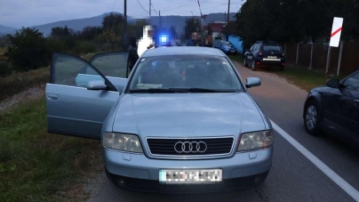 Substanțe interzise și armă neletală descoperite în mașina unui tânăr maramureșean