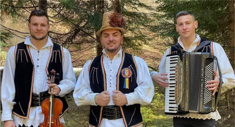 Ionuț Uivaroși și Frații Toma lansează albumul „Mamă, nu uita”