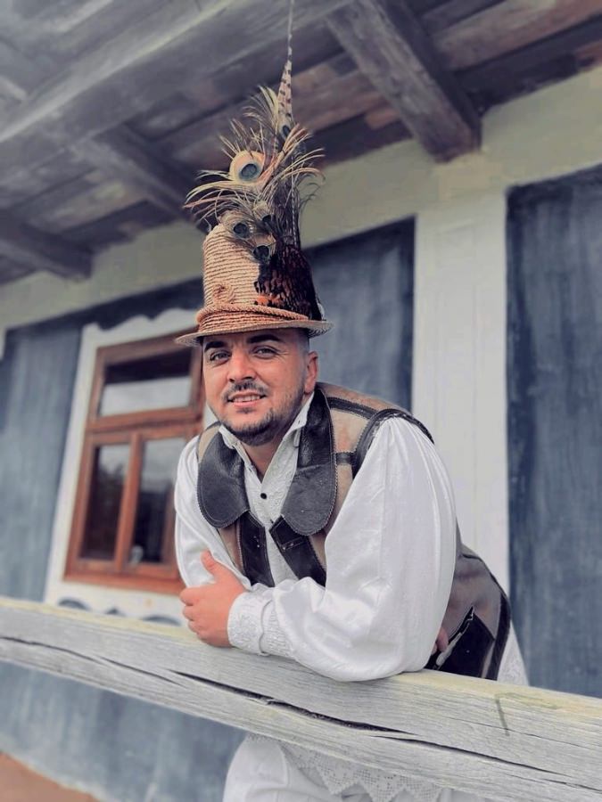 Tânărul maramureșean Ionuț Uivaroși a lansat albumul de pricesne “Mamă, nu uita”