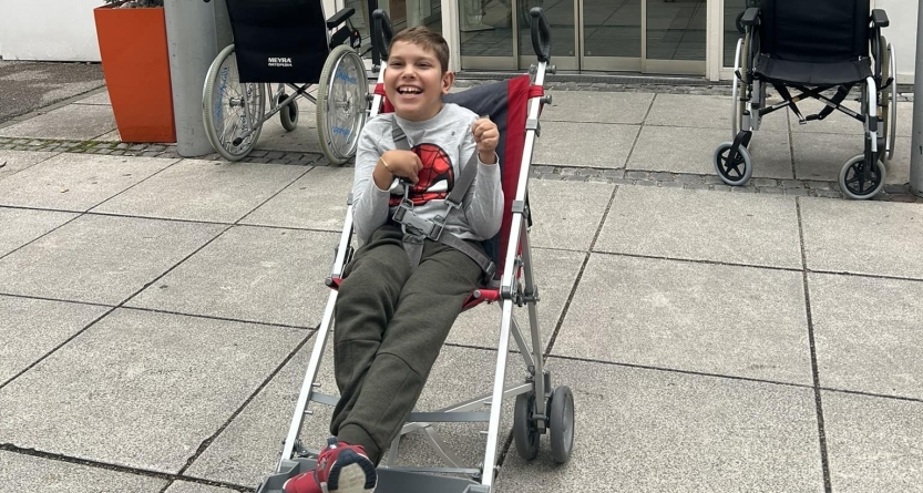 În Baia Mare: Spectacol caritabil pentru Ștefan Păcurar, un băiat diagnosticat cu paralizie cerebrală bilaterală