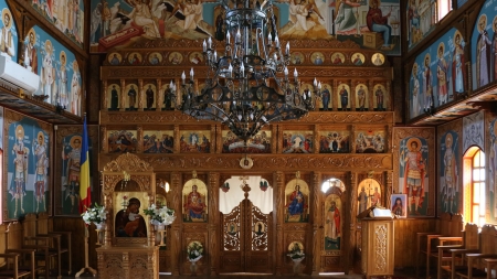 Doi minori băimăreni care au furat din bisericuța de lemn din Baia Sprie au fost reținuți