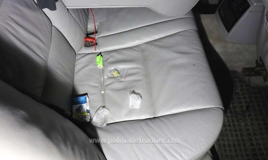 Doi tineri prinși transportând droguri în Maramureș