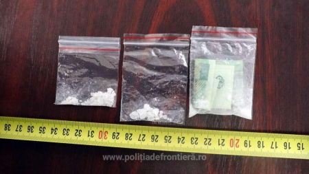 Trei tineri prinși transportând droguri în Maramureș