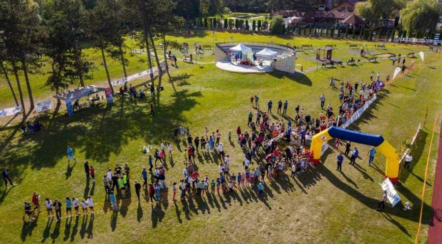 „Crosul Tineretului”, Baia Sprie: Concurs de alergare, pentru elevii din regiune care adoră mișcarea, organizat de Asociația „Zâmbet pentru Tineri”
