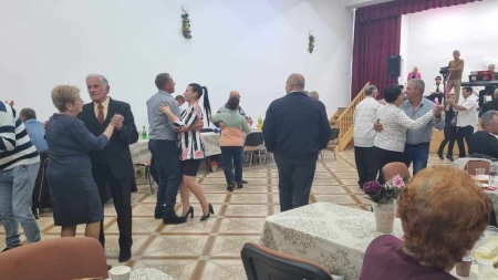 Balul Pensionarilor, ediția 2023, în Băiuț: Seniorii din localitate s-au reîntâlnit cu ocazia sărbătorii, organizate în weekend la Căminul Cultural