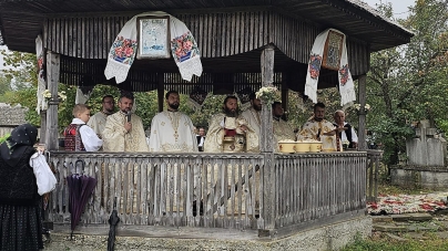 Satul Desești, în straie deosebite, de sărbătoare