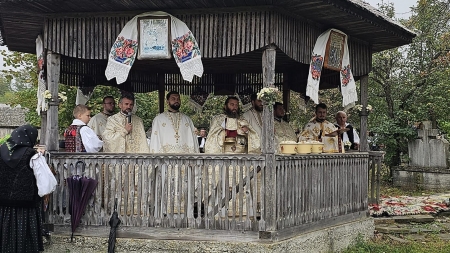 Satul Desești, în straie deosebite, de sărbătoare