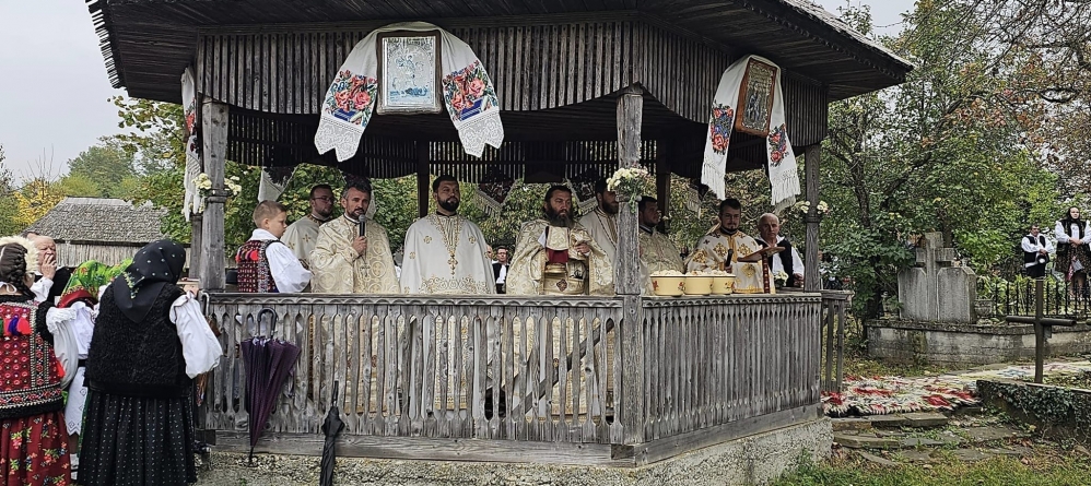 Satul Desești, în straie deosebite, de sărbătoare