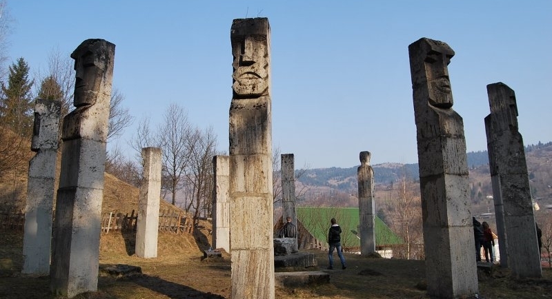 Mărturii cutremurătoare: Mai mulți vârstnici maramureșeni povestesc despre masacrul de la Moisei din octombrie 1944