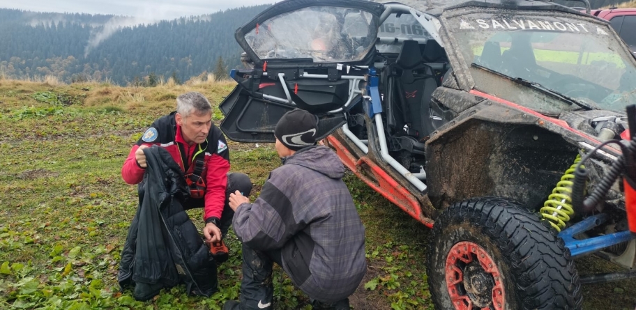 Ucrainean recuperat de salvatori din munții Maramureșului