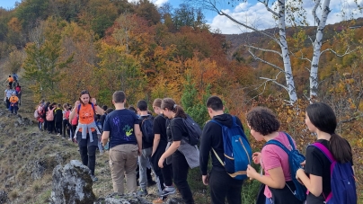 „Școala Altfel” cu lecție practică în arie naturală protejată: Peste 50 de copii iubitori de natură au învățat despre speciile din Cheile Lăpușului